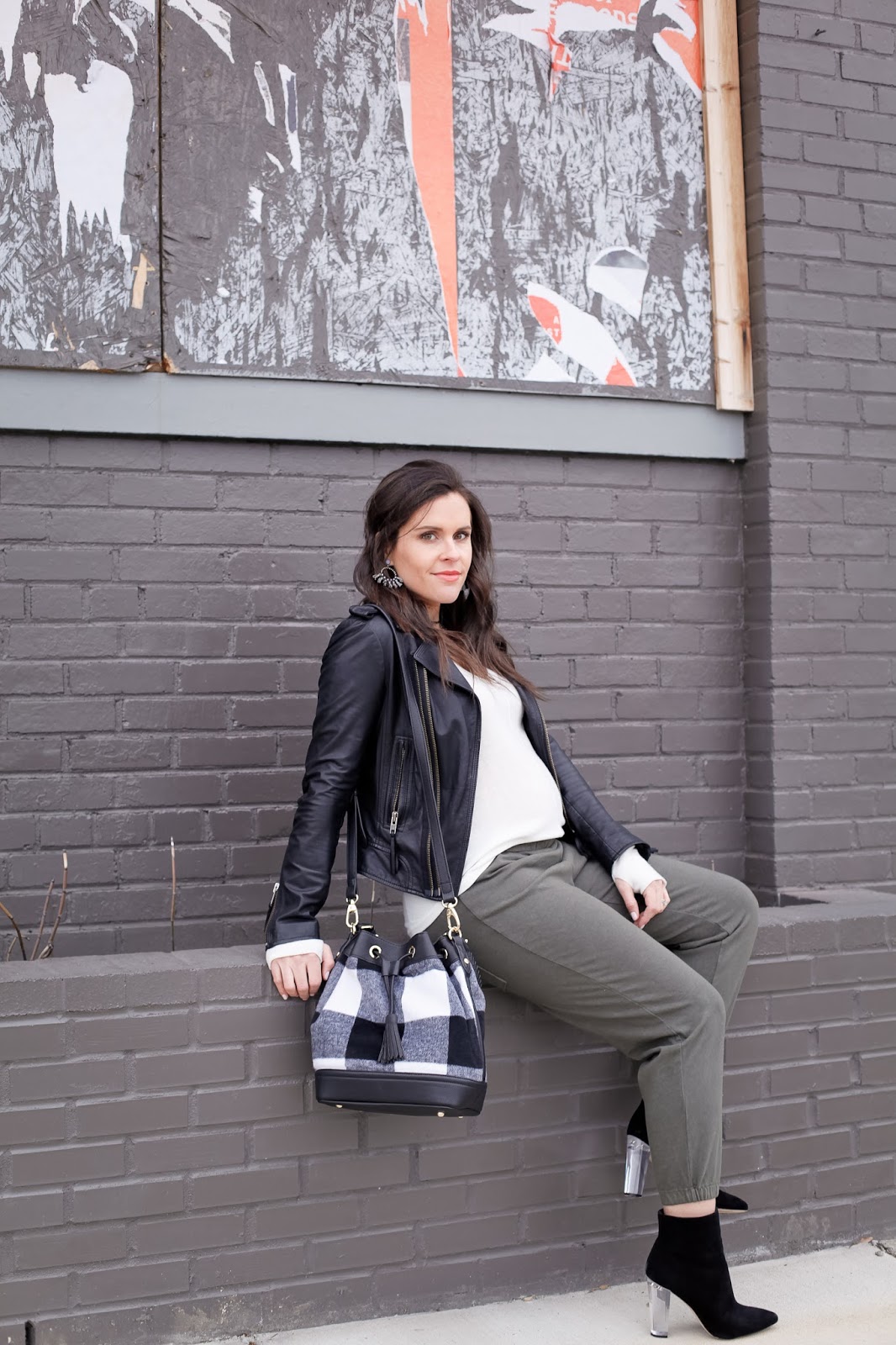 How to style joggers pregnant