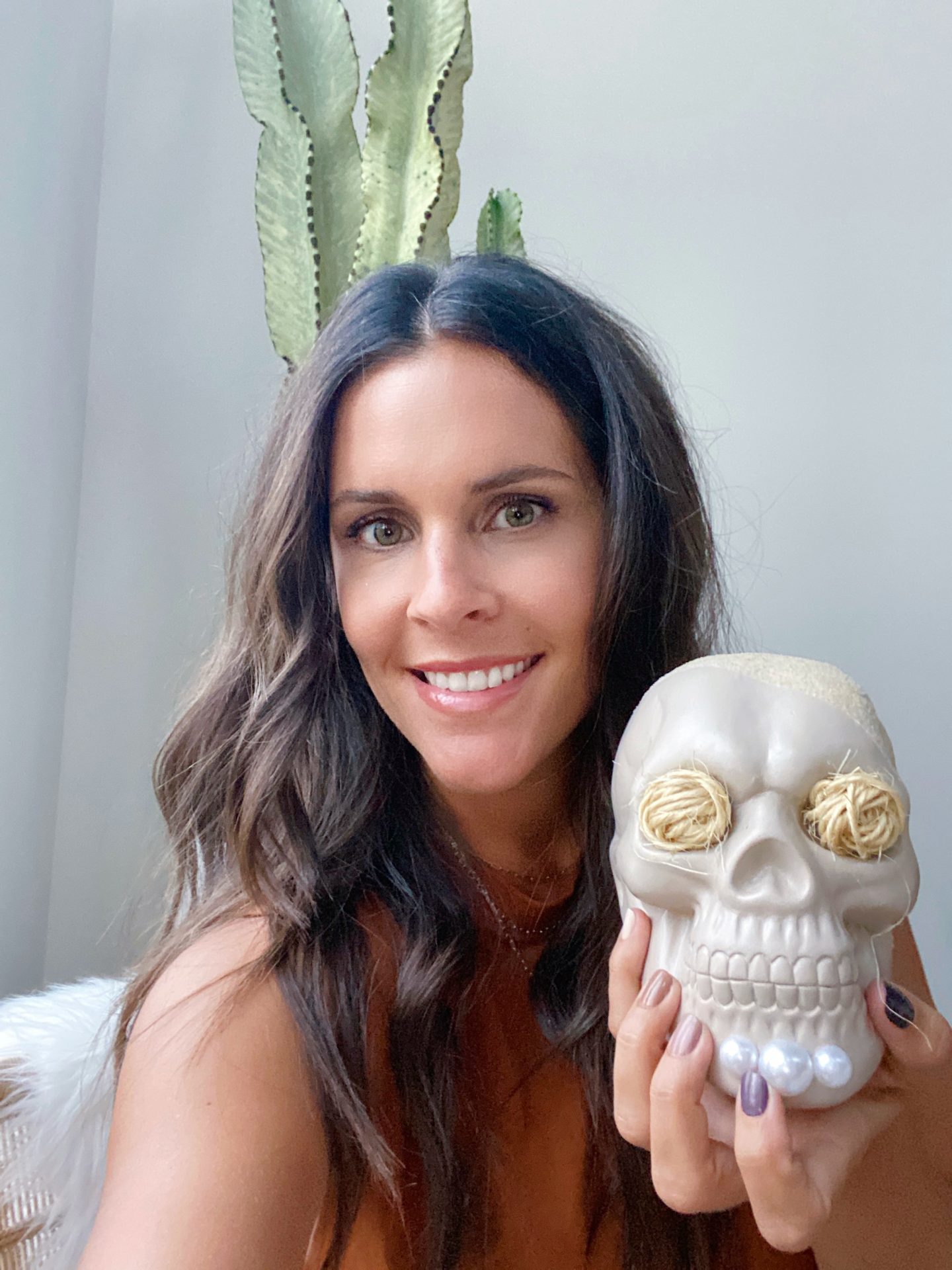 DIY neutral halloween skulls